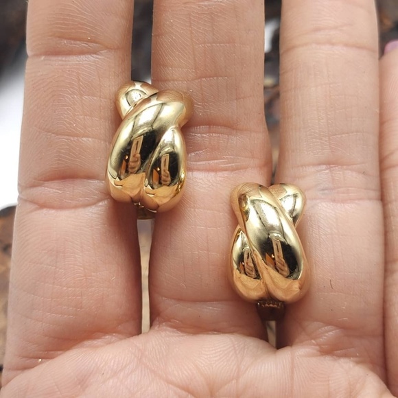 Vintage Jewelry - Vintage NAPIER classic minimal dainty gold cross
